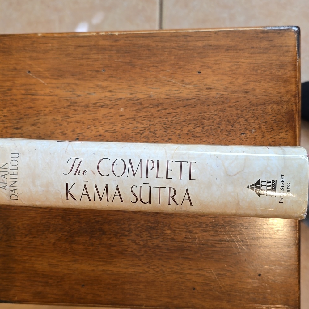 The Complete Kama Sutra Book - Picture 6 of 13